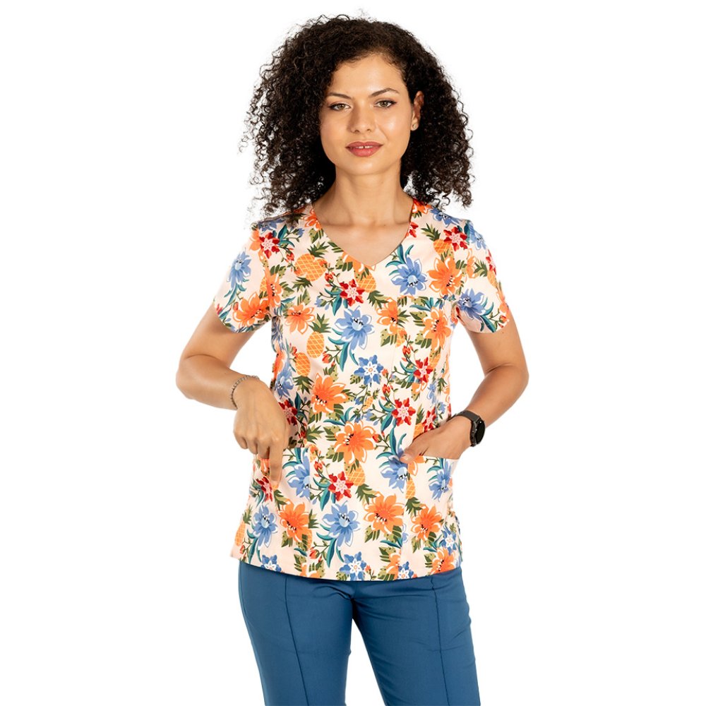 Fartuch medyczny z nadrukiem w kwiaty i trzema kieszeniami naszywanymi 