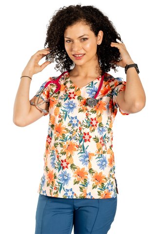 Fartuch medyczny z nadrukiem w kwiaty i trzema kieszeniami naszywanymi 