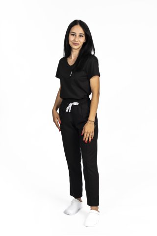 Czarny elastyczny kombinezon medyczny z bluzką z dekoltem w serek, ściągaczem i spodniami z elastycznej tkaniny