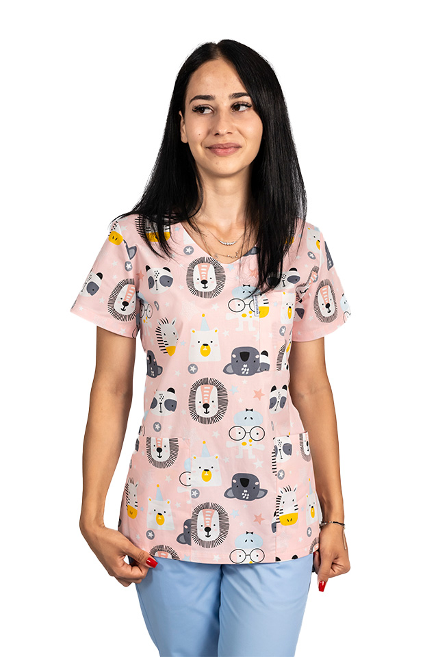 Fartuch medyczny z nadrukiem lwa i trzema kieszeniami naszywanymi 