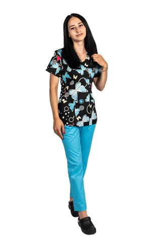 Czarny fartuch medyczny z nadrukiem motyli i trzema kieszeniami naszywanymi 