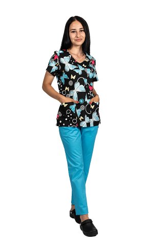 Czarny fartuch medyczny z nadrukiem motyli i trzema kieszeniami naszywanymi 