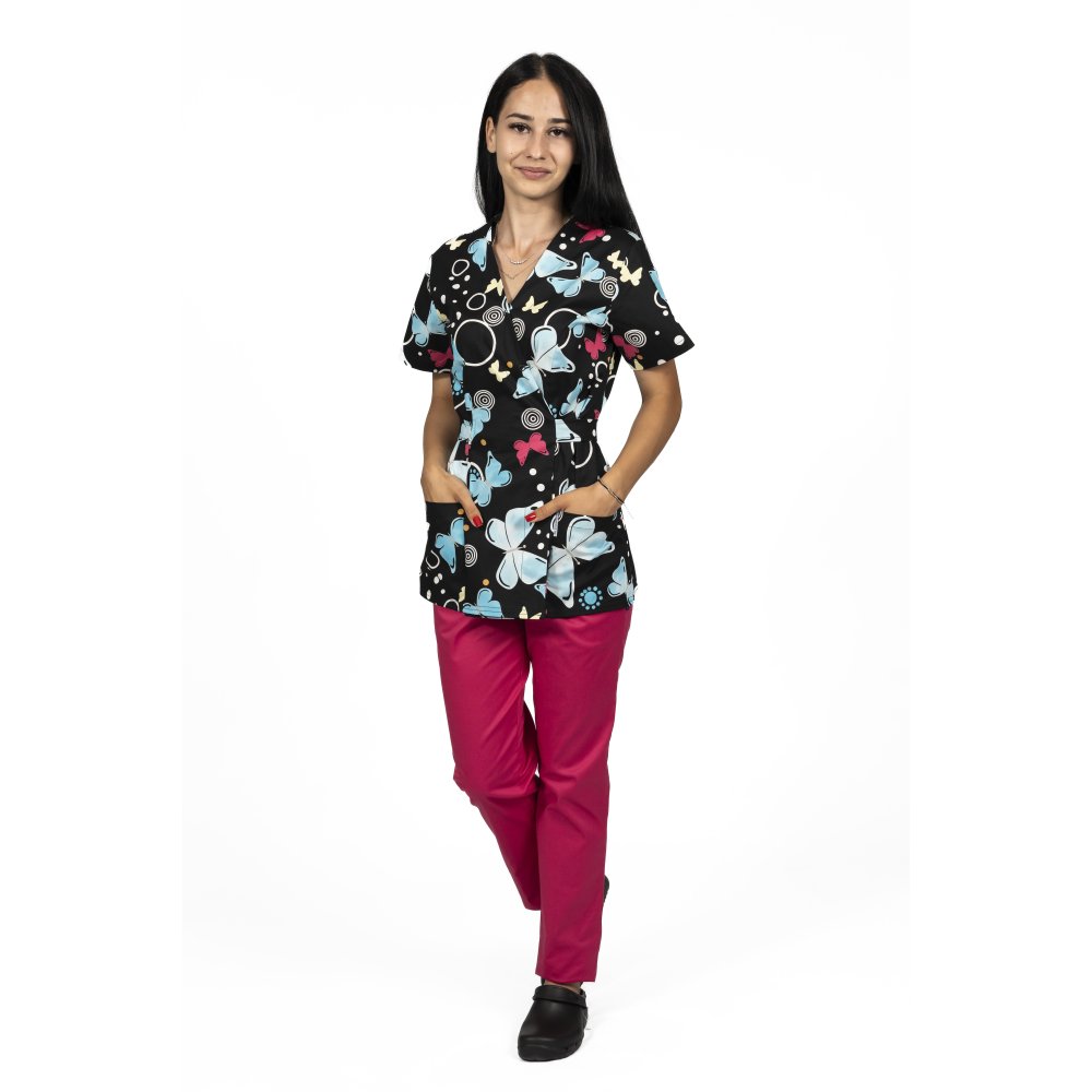 Czarny kimonowy kombinezon medyczny z motylem, z bluzką z nadrukiem i spodniami na gumce