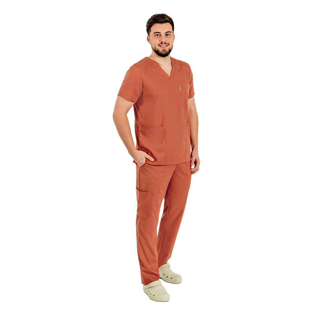 Męski karmelowy elastyczny kombinezon medyczny z bluzką z dekoltem w serek, ściągaczem i spodniami ze ściągaczem