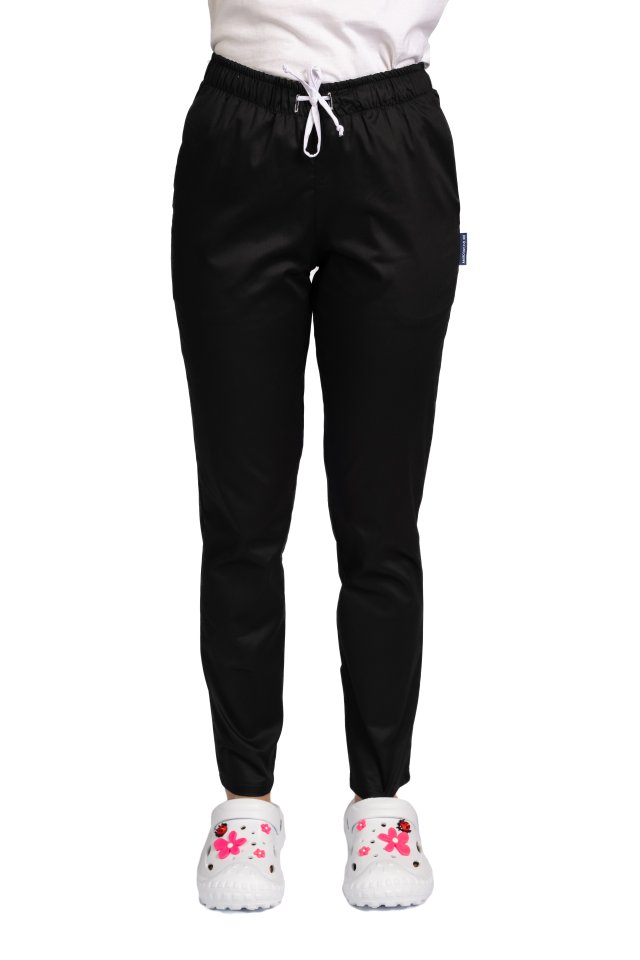 Czarne spodnie medyczne z gumką i dwiema bocznymi kieszeniami Czarne spodnie medyczne z gumką i dwiema bocznymi kieszeniami