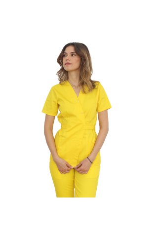 Żółty kombinezon medyczny, z bluzką kimono i żółtymi elastycznymi spodniami