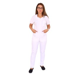Biały kombinezon medyczny z wysklepioną bluzką zapinaną na zamek, trzema nakładanymi kieszeniami i białymi spodniami z gumką